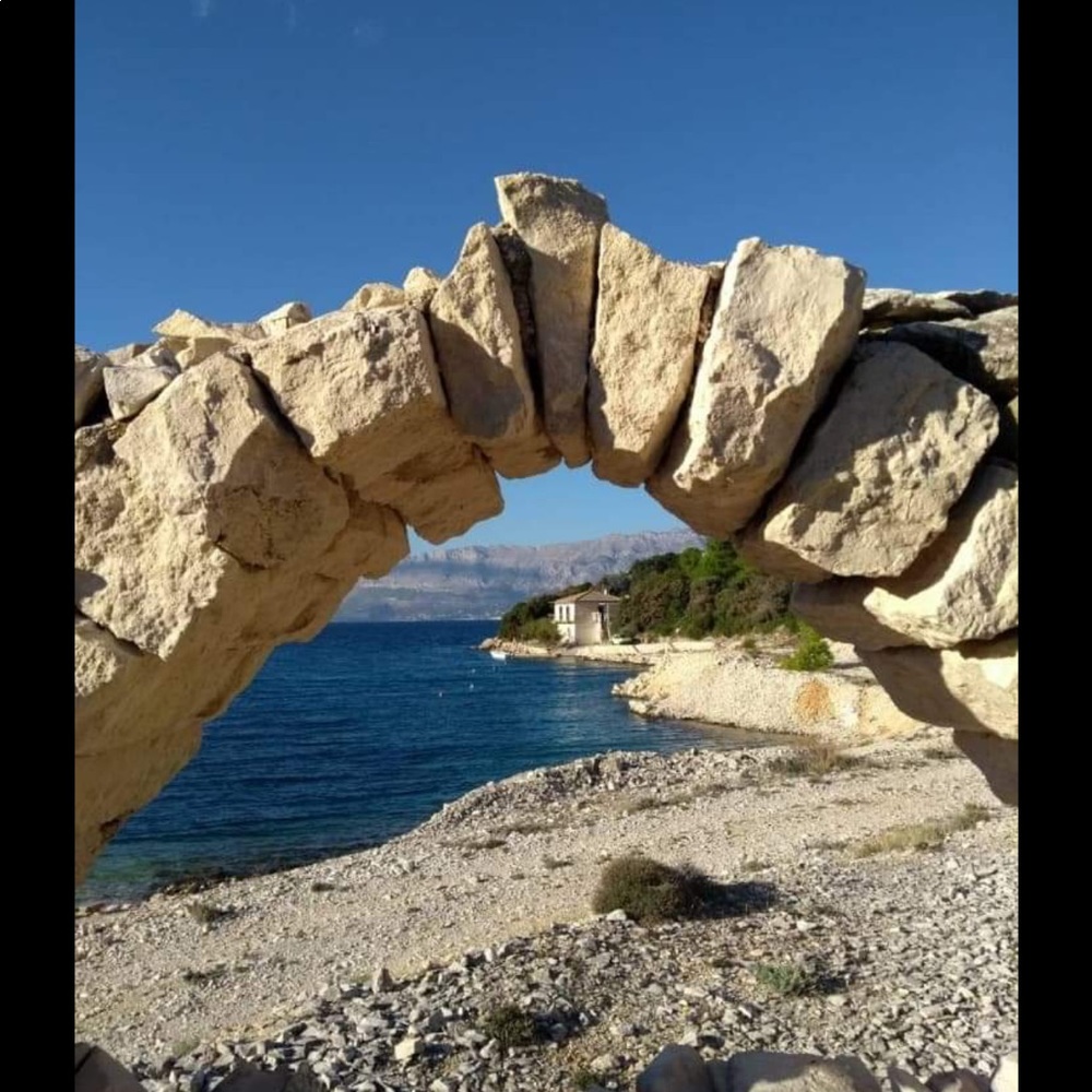 Meet your Posher, Ivona